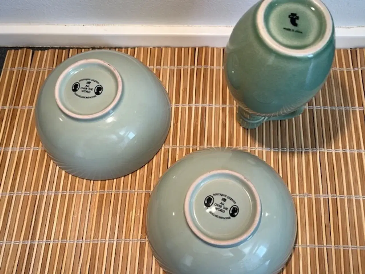 Billede 2 - Smukt keramik-sæt med 2 skåle og lille vase i grøn