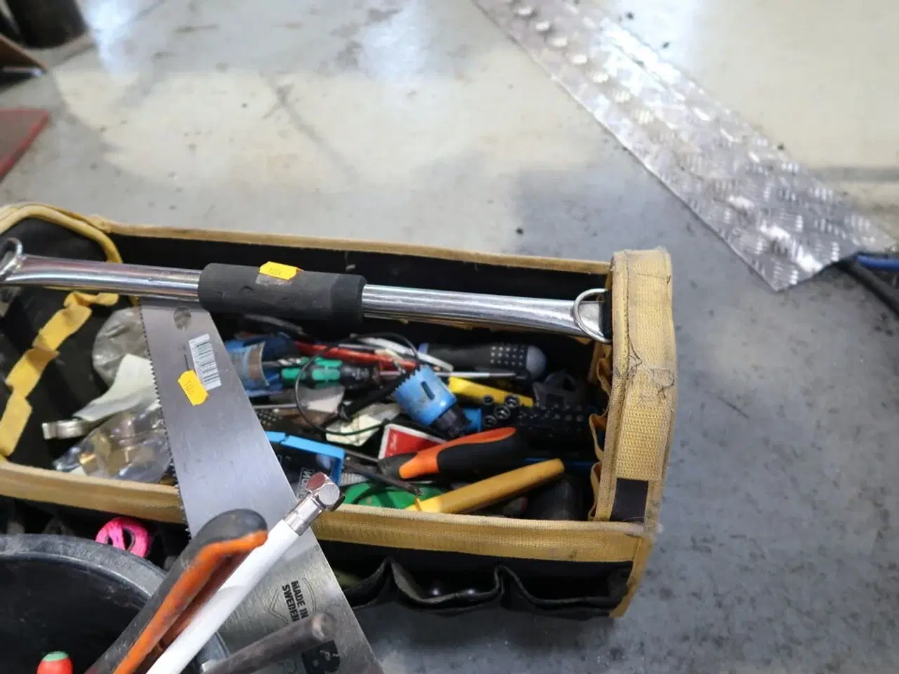 Billede 5 - Spand samt værktøjstaske med div. Værktøj