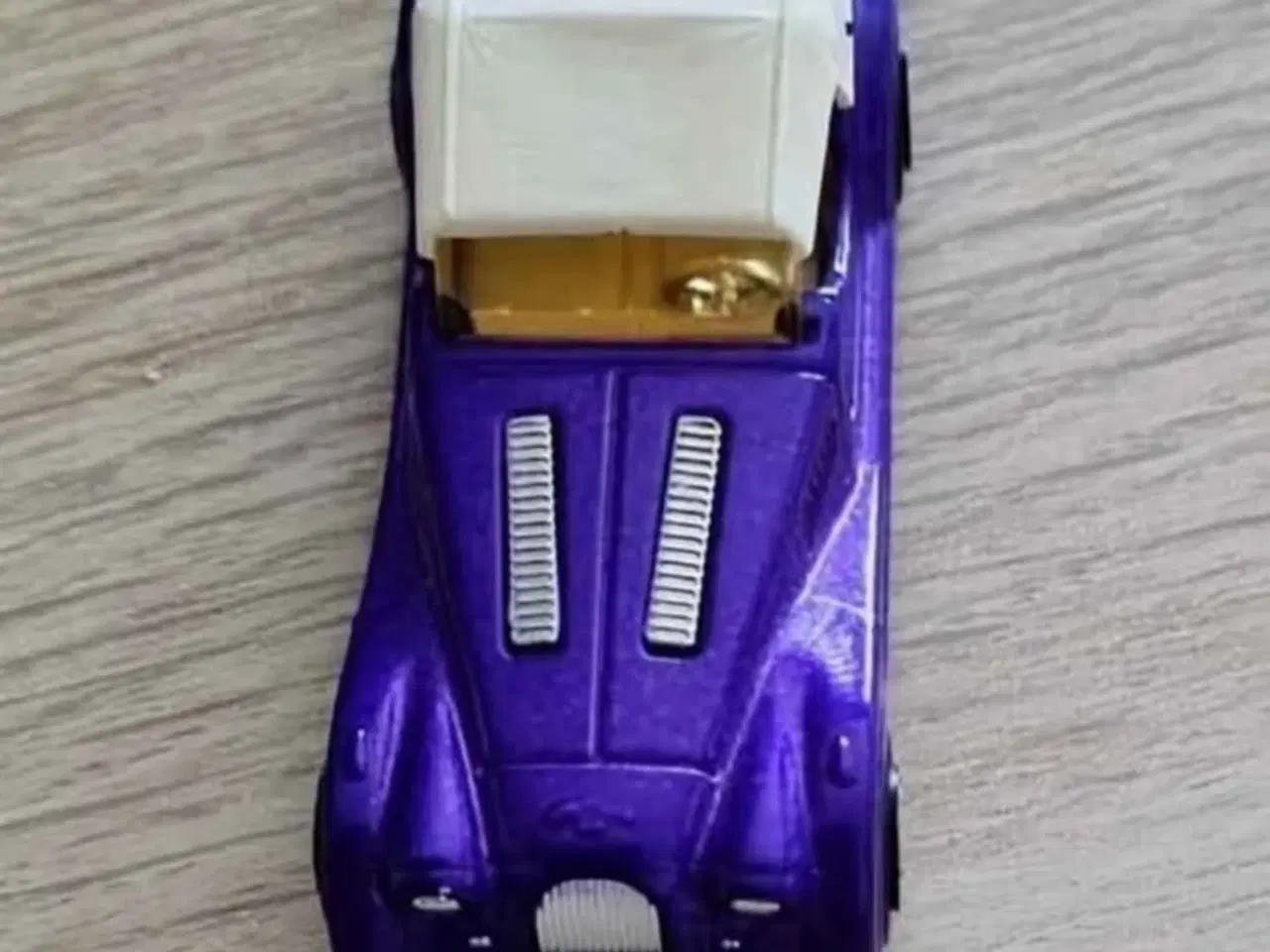 Billede 1 - Majorette Morgan no 261 lilla med hvid kaleche 