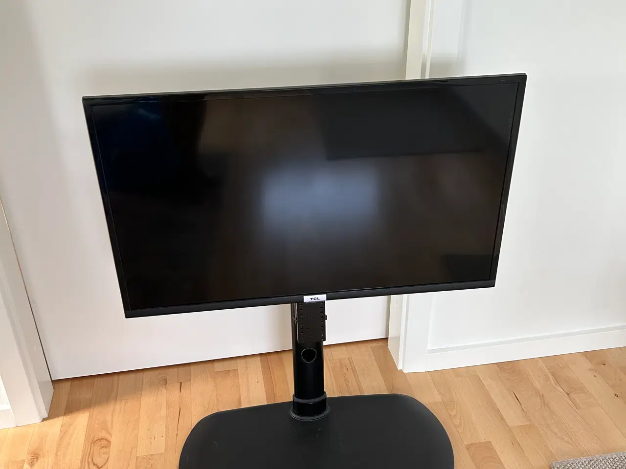 Billede 1 - Tv med stander