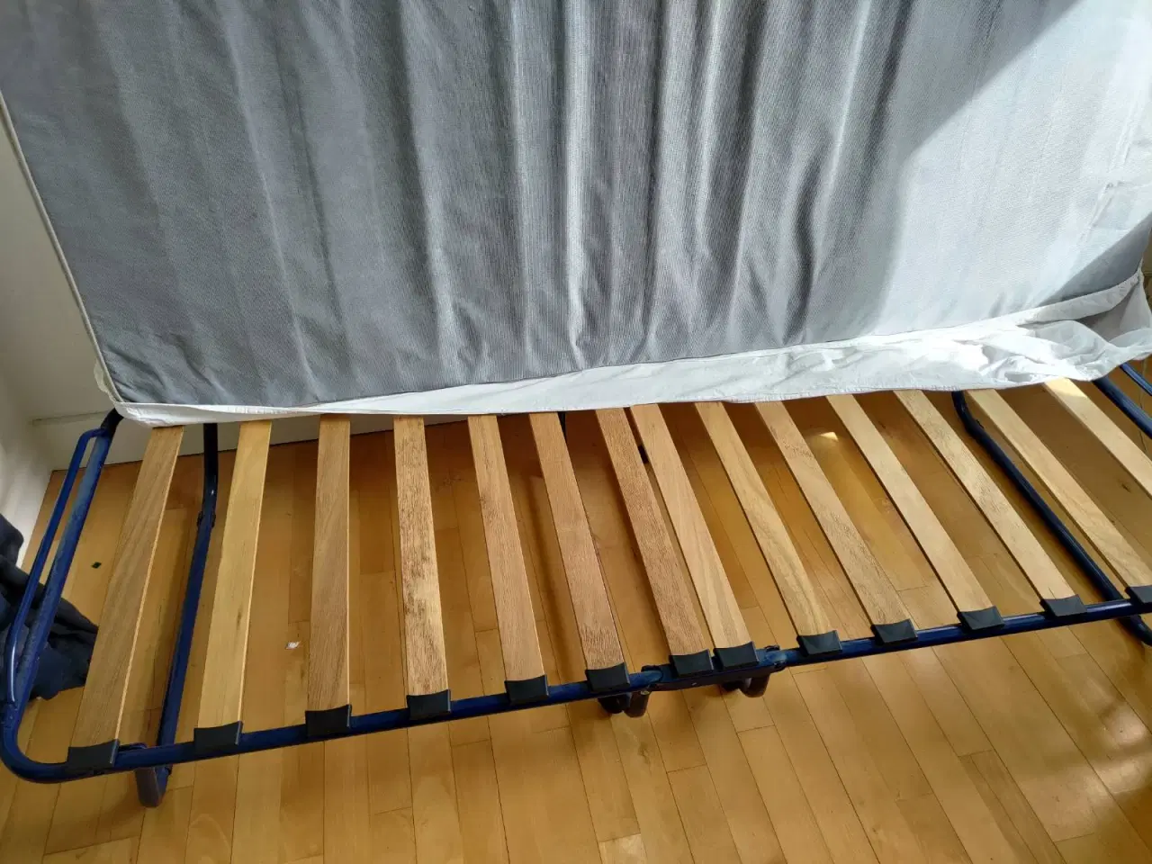 Billede 1 - Gæsteseng + madras 196x80 cm