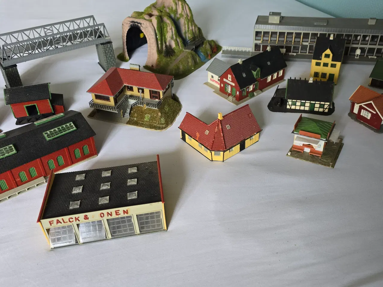 Billede 9 - Märklin tog, vogne, huse, mennesker, biler