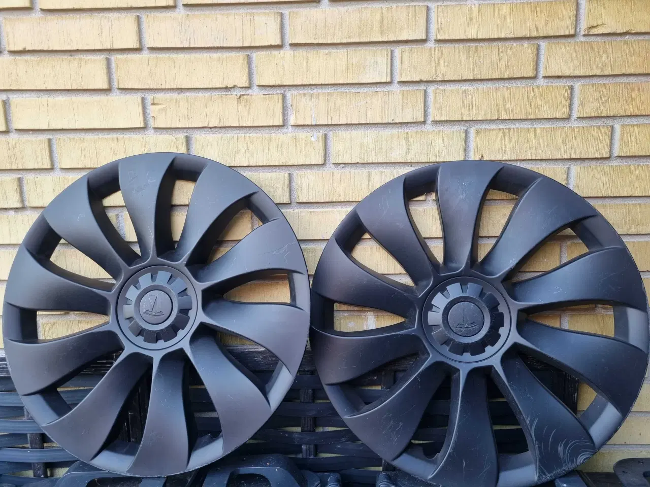 Billede 1 - 2 stk Tesla hjulkapsler 