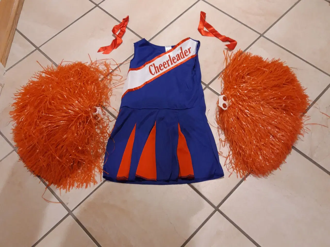 Billede 1 - Cheerleaderkostume str. 128