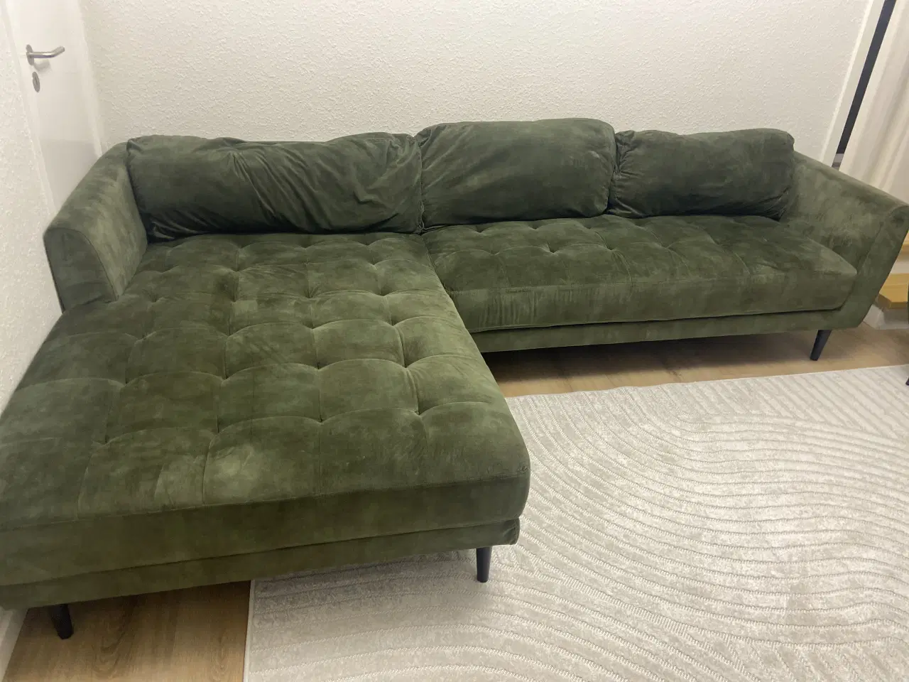 Billede 3 - Hjørnesofa med stole og skammel