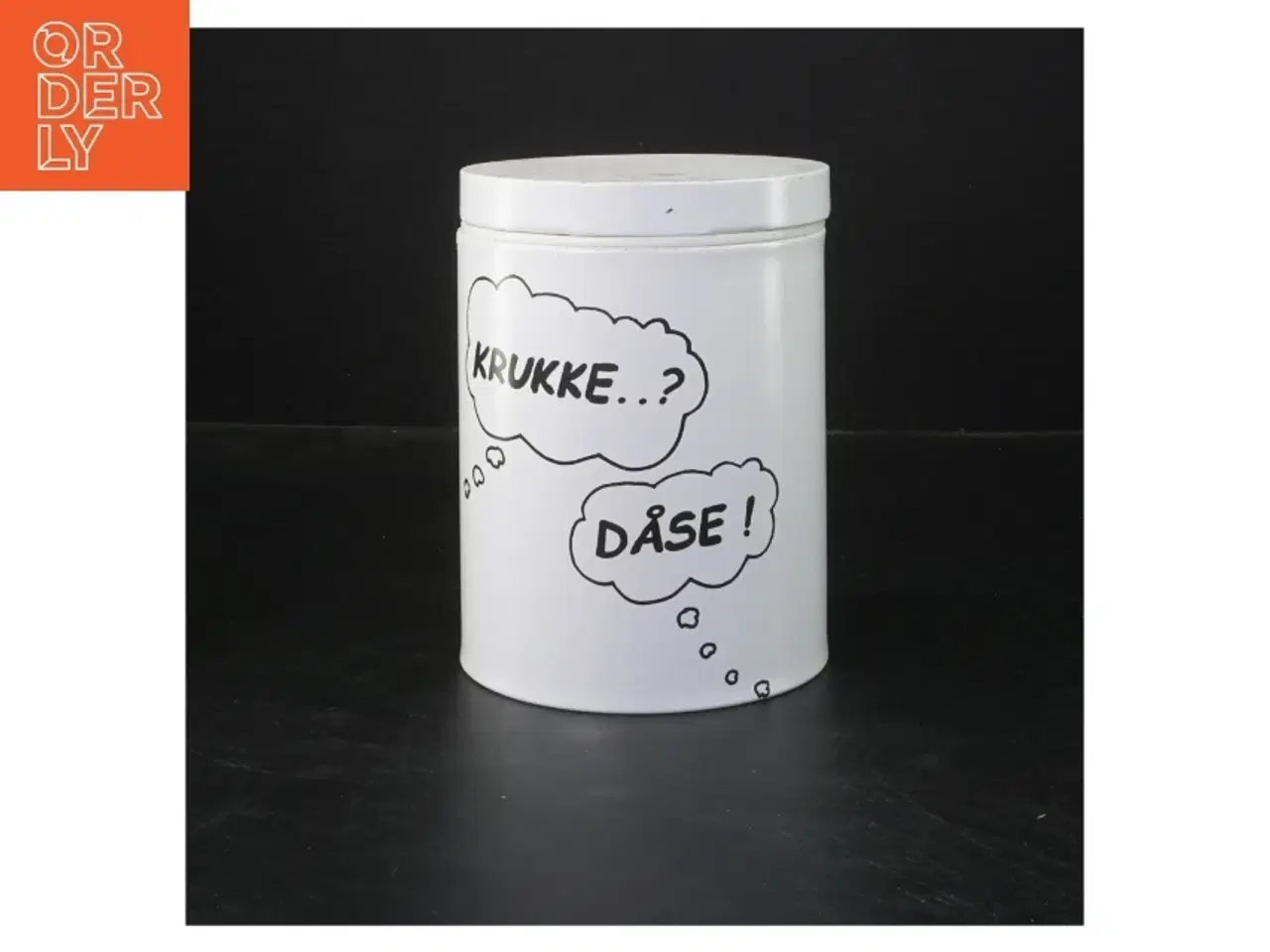 Billede 1 - Hvid metal dåse med tekst (str. Ø 11 cm længde 15 cm) fra Irma