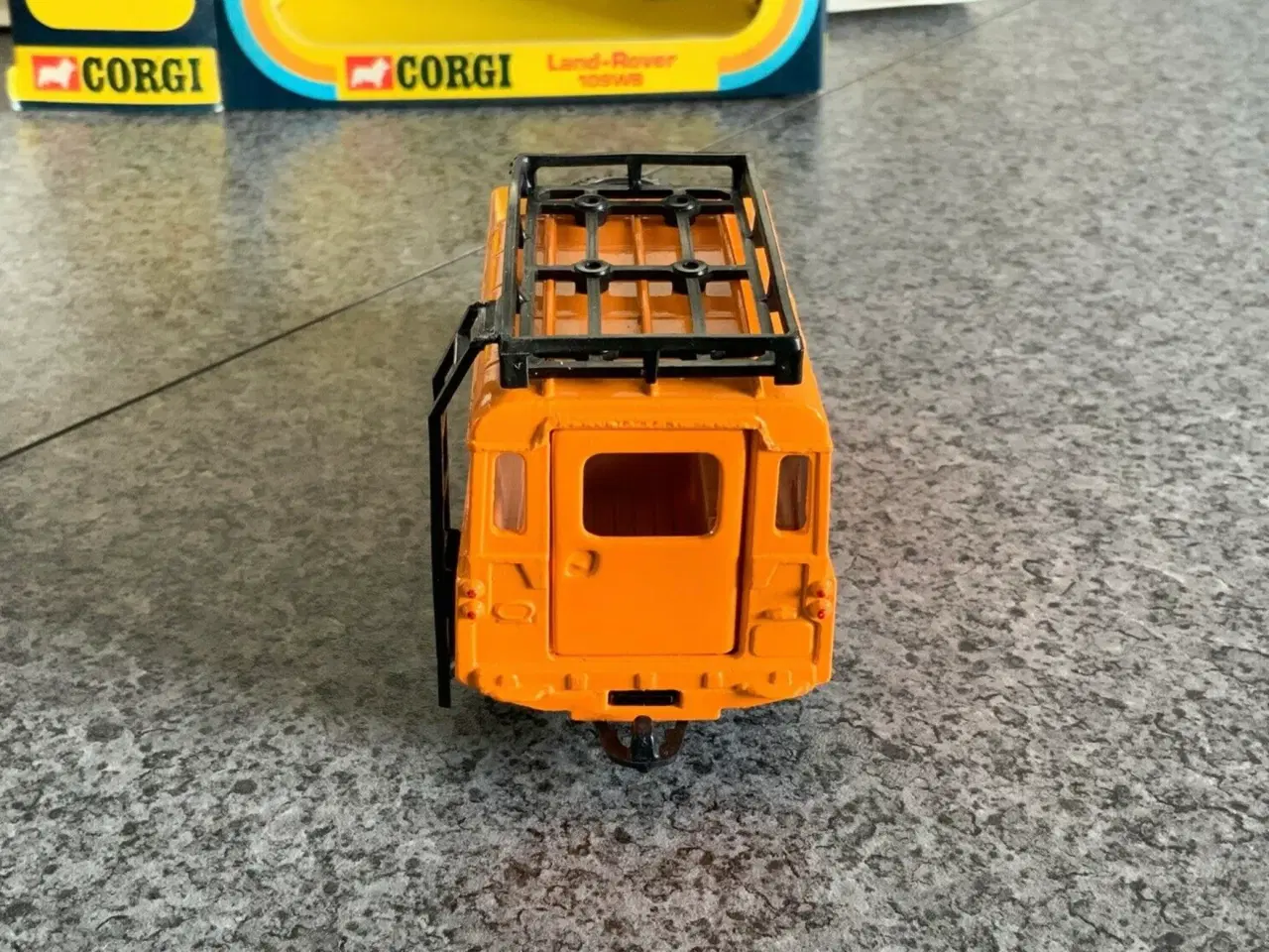 Billede 5 - Corgi Toys No. 421 Land Rover 109 W.B.  scale 1:36