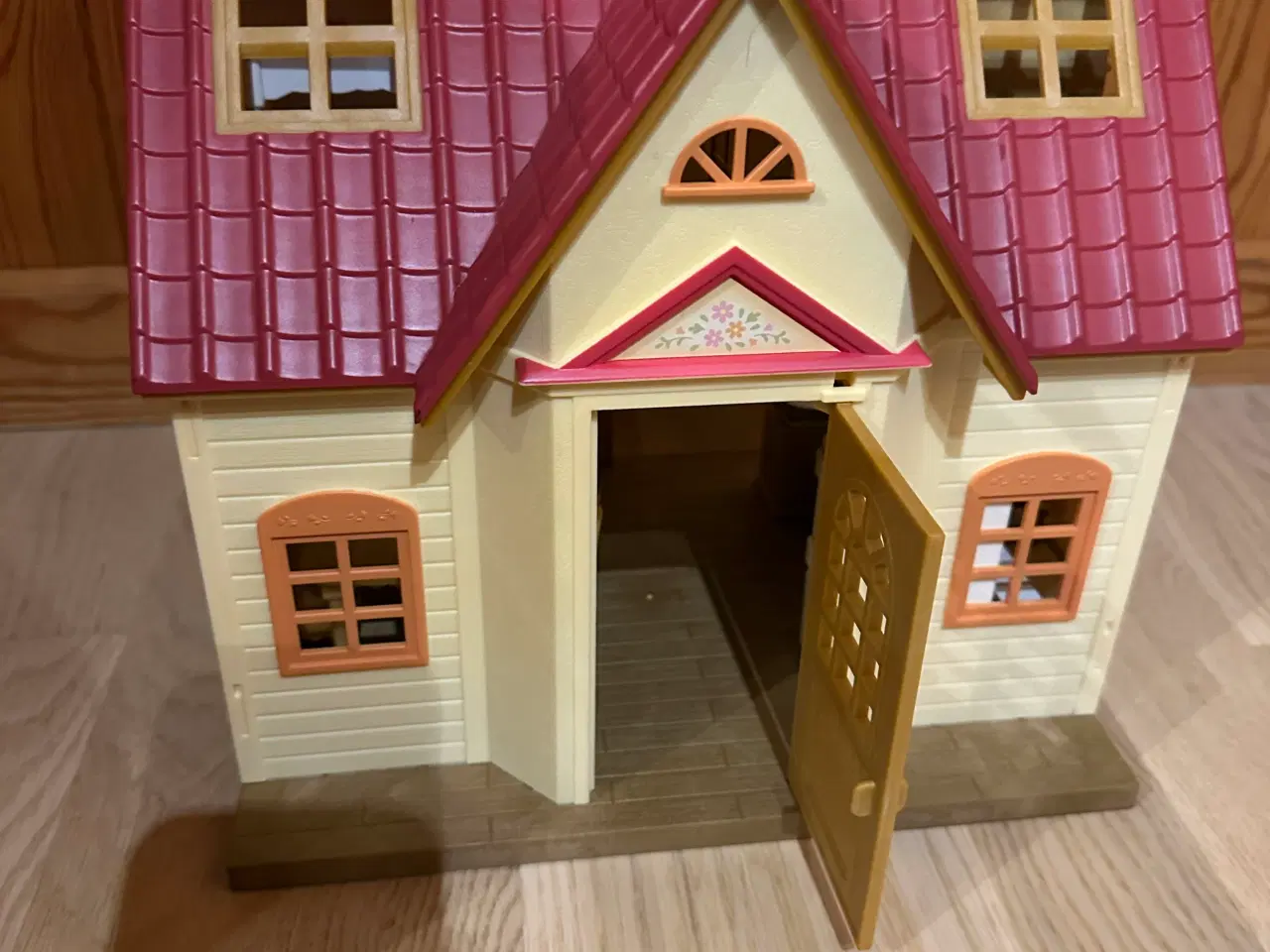 Billede 2 - Sylvanian hus med møbler 