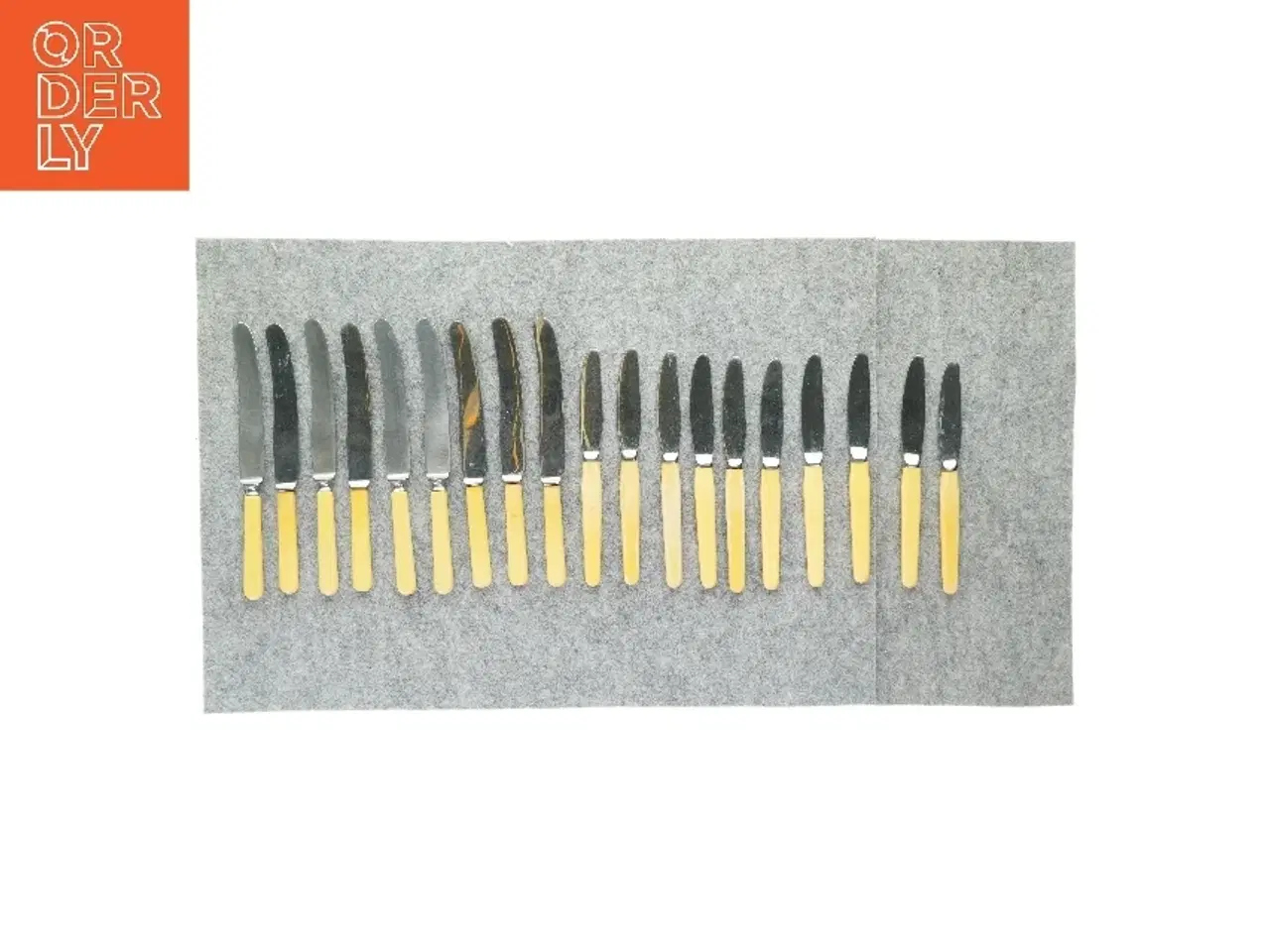 Billede 2 - Knivsæt (19 stk.) fra Tomt (str. L:22cm og L: 24,5cm)