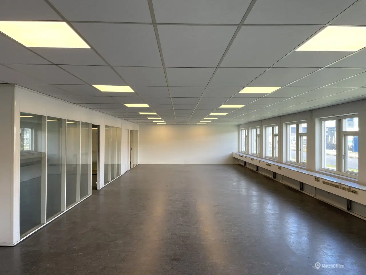 Billede 1 - Erhvervslejemål i Kastrup – kontor og lager med nem adgang til transport