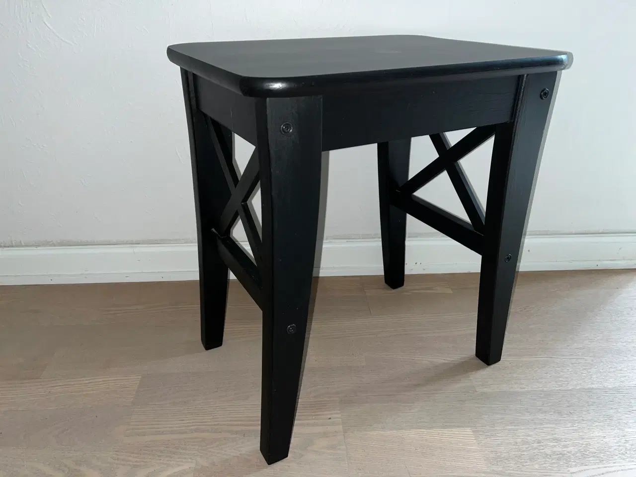 Billede 2 - IKEA Ingolf skammel / lille bord