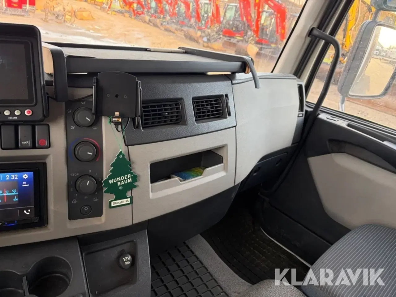 Billede 12 - Servicelastbil Volvo FL med Fassi Micro 20 læssekran