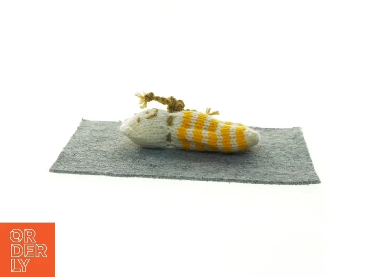 Billede 3 - Håndstrikket bamse (str. 13 x 7 cm)