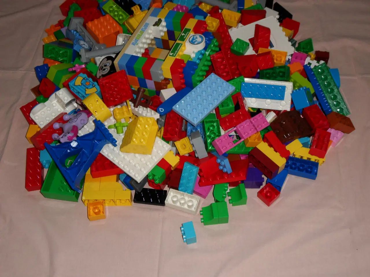 Billede 1 - Lego Duplo. 7 kg. Blandet. Tog. Togbane. Figurer