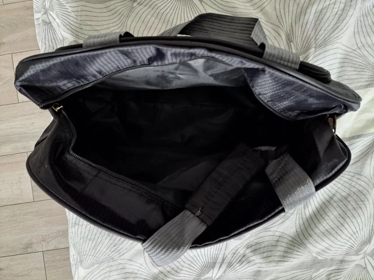 Billede 3 - Rejsetaske, Mål 52x20x26