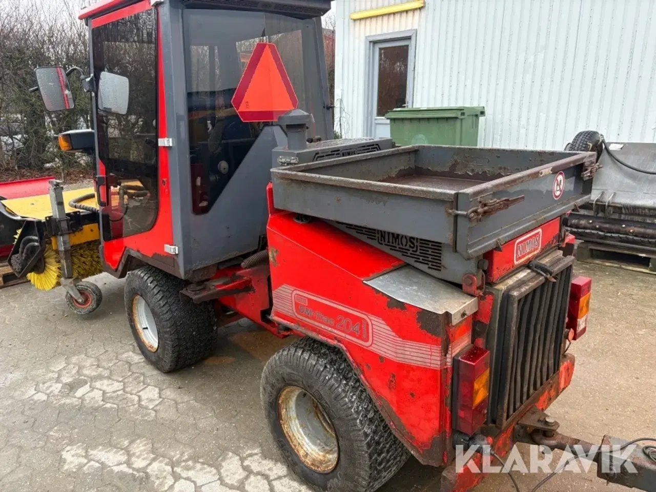 Billede 6 - Redskabsbærer Nimos Dm-trac 204 comfort med fejekost, saltspreder og sneblad