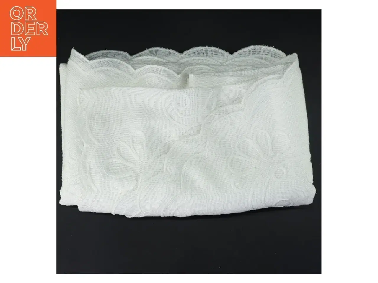Billede 1 - Broderet dug (str. 224x160 cm)