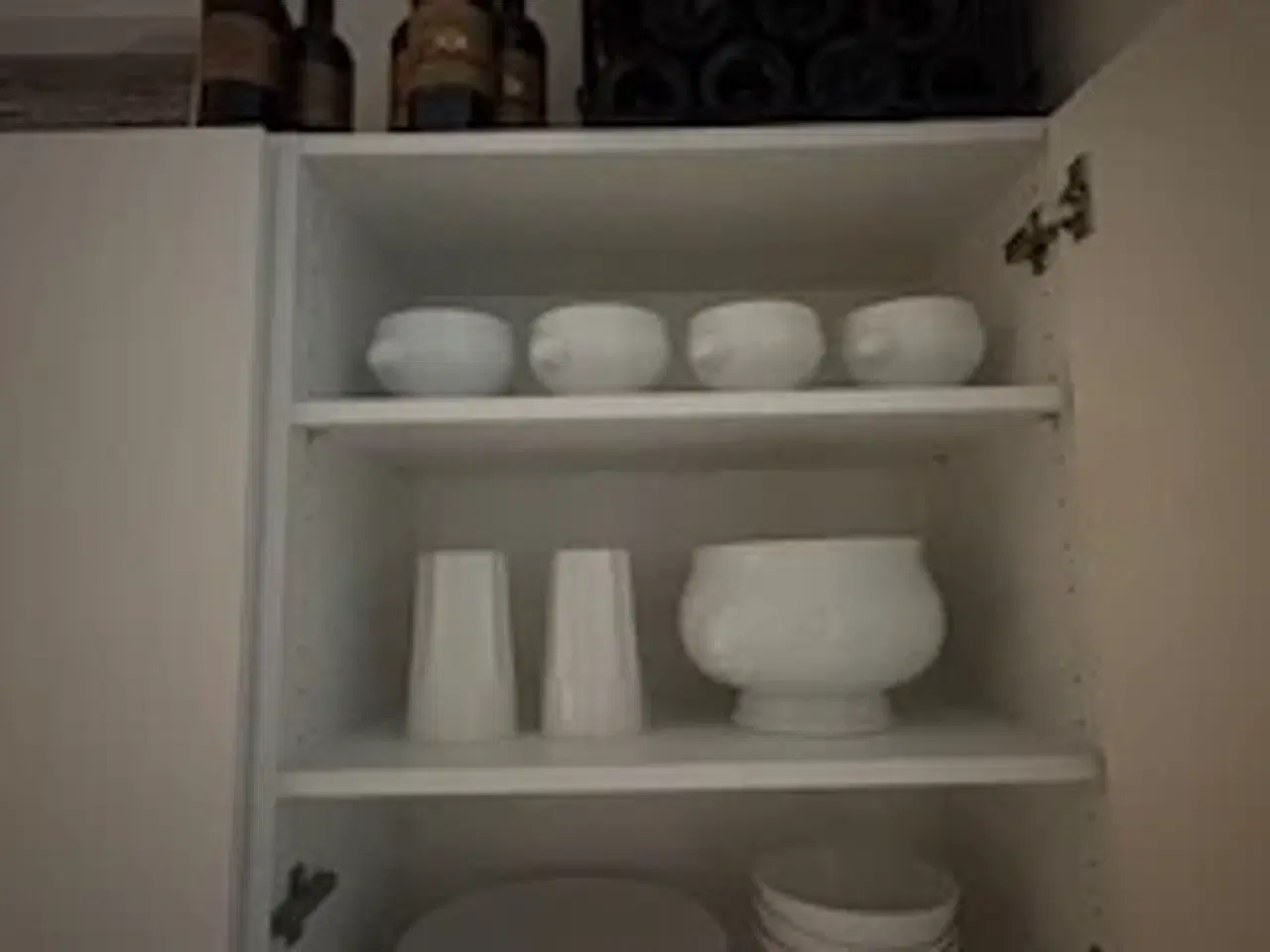 Billede 1 - Flot hvidt porcelæn- og tallerkensæt