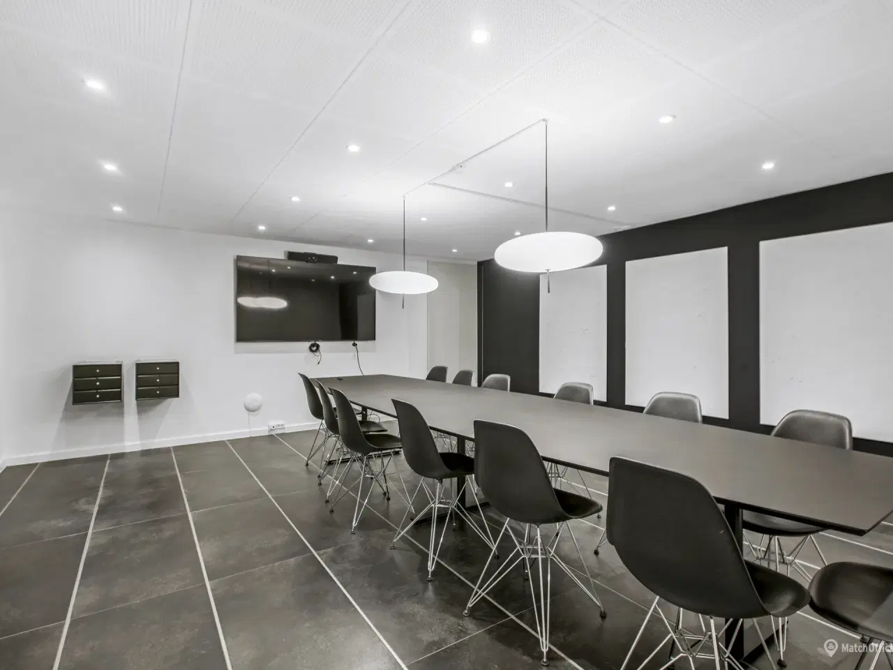 Billede 12 - Yderst indbydende kontor med højt til loftet samt fantastisk lysindfald som også indeholder mødelokale eller et lille kontor - Ring for mere info👍🏼