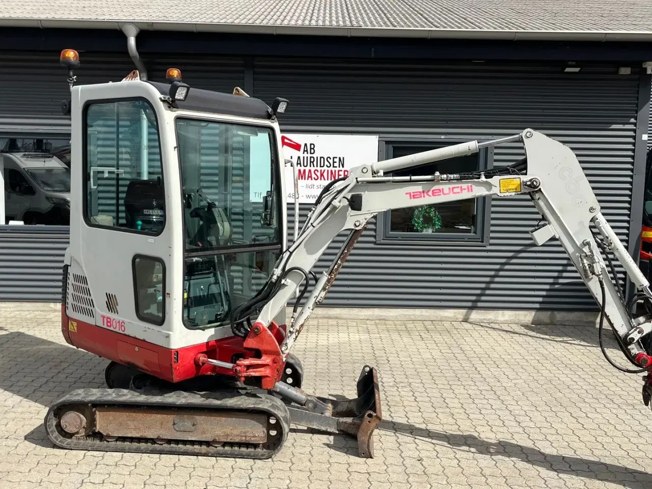 Billede 1 - Takeuchi TB016 Tilt fæste, hydraulisk skovl fæste fin stand