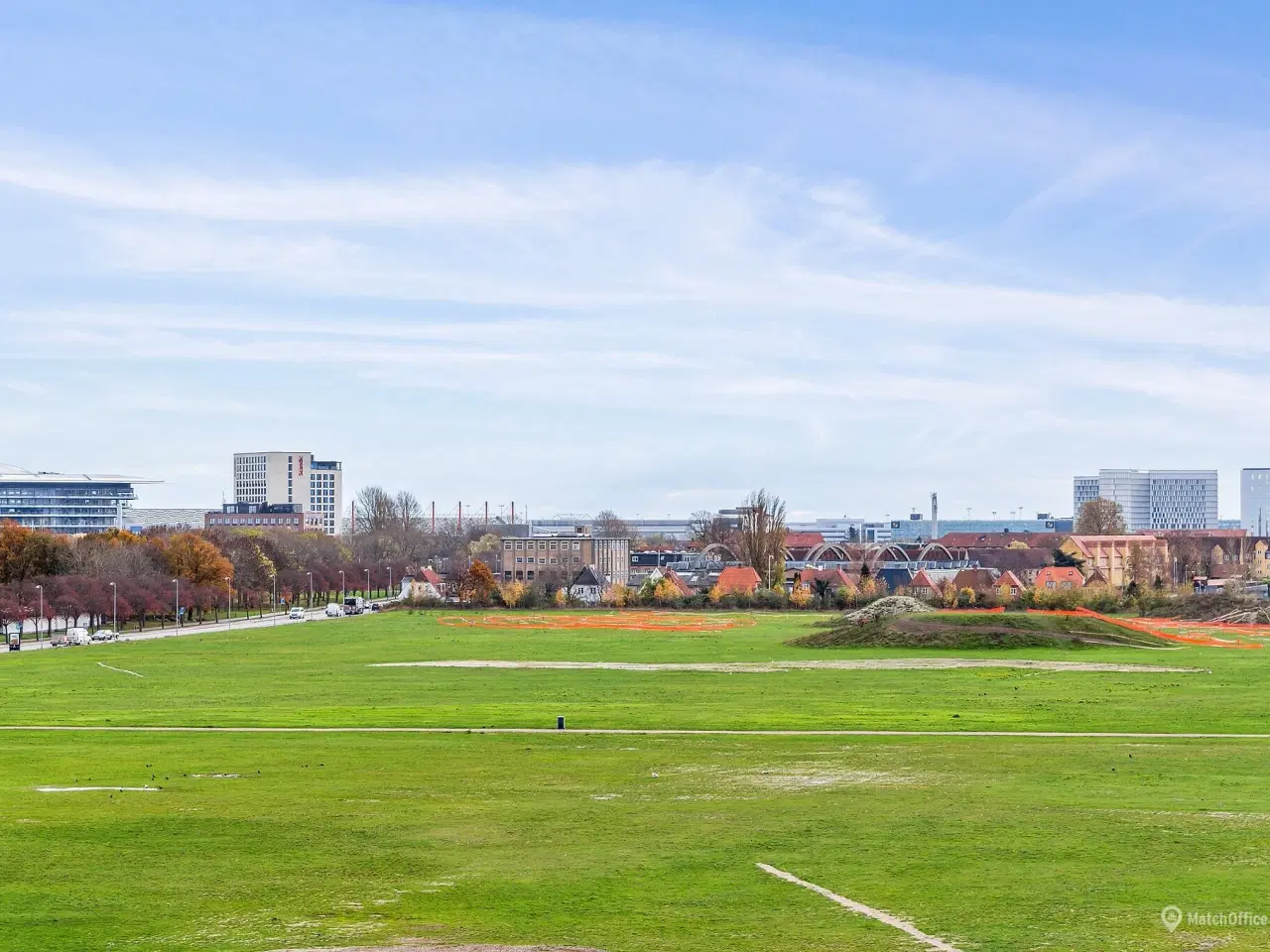Billede 16 - Lyse og rummelige lokaler med udsigt til vandet