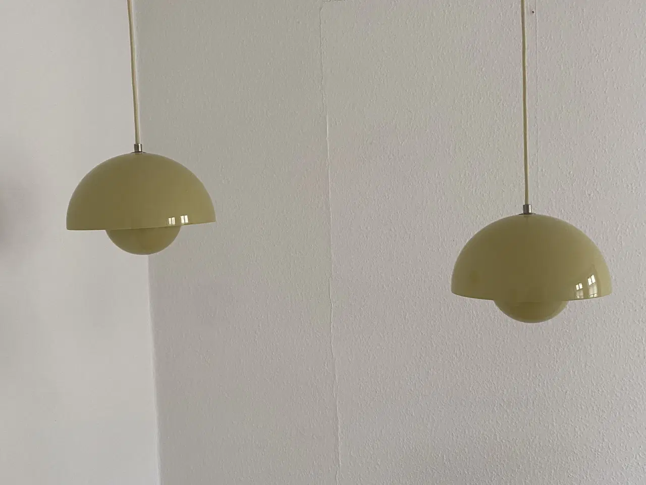 Billede 1 - 2 stk flowerpot /VP1 - sandfarvet / pris for begge