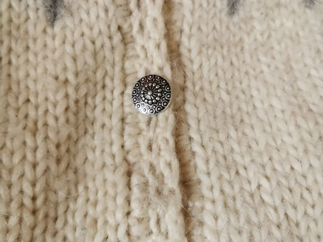 Billede 4 - Islandsk sweater med knapper 