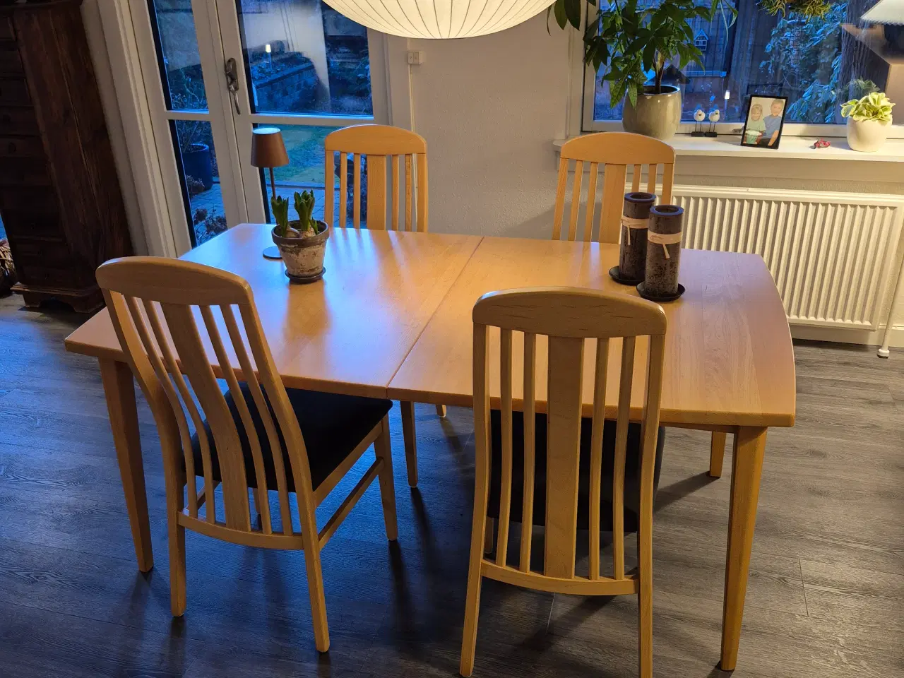 Billede 1 - Spisebord med 6 stole