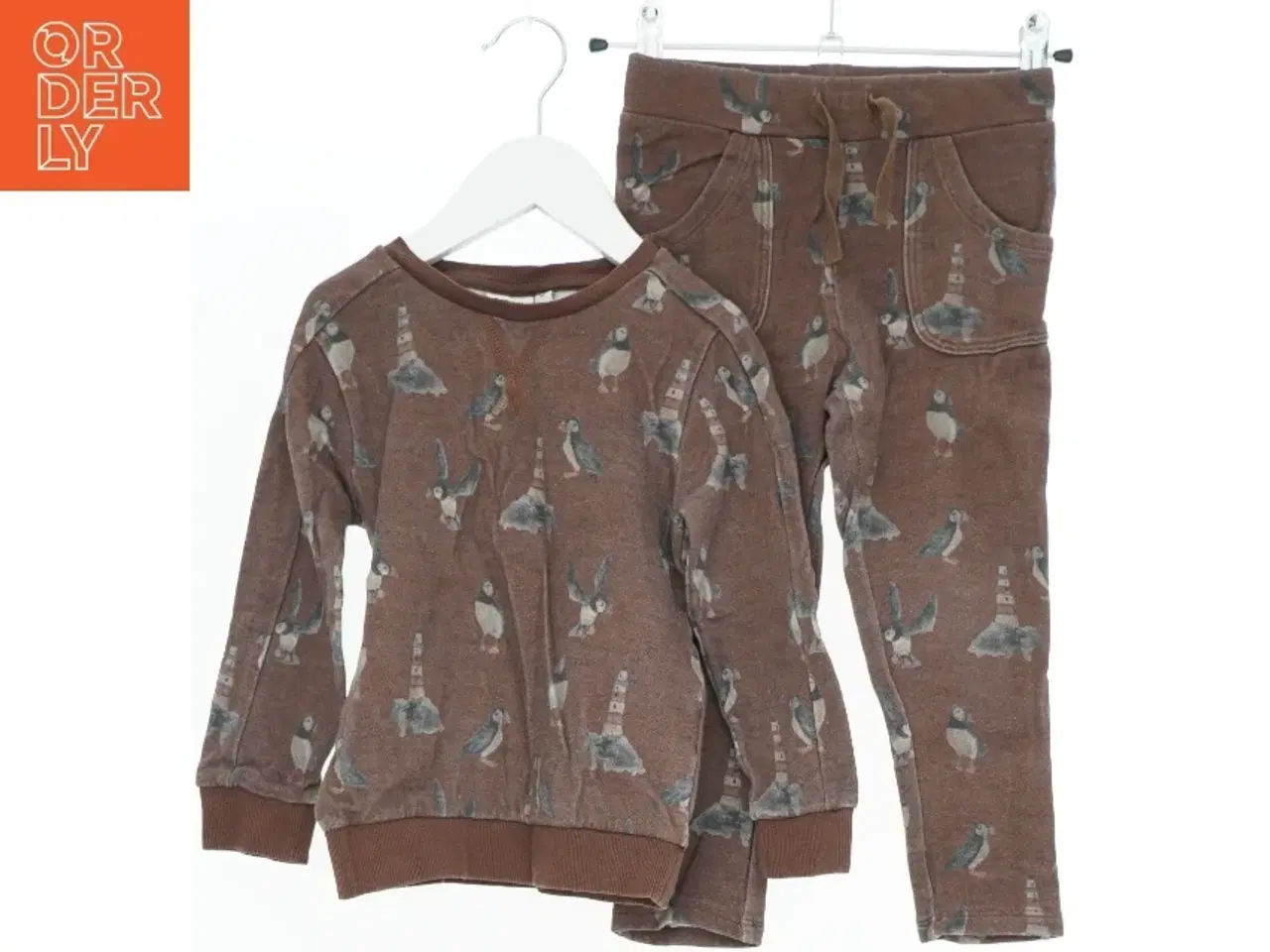 Billede 1 - Sæt med bluse og bukser med fugle-motiv fra Name It (str. 98)