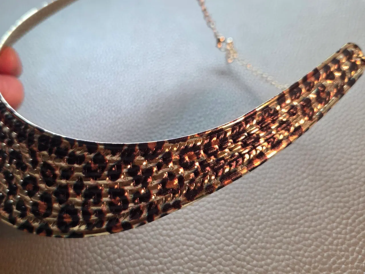 Billede 7 - Halssmykke med leopard print 