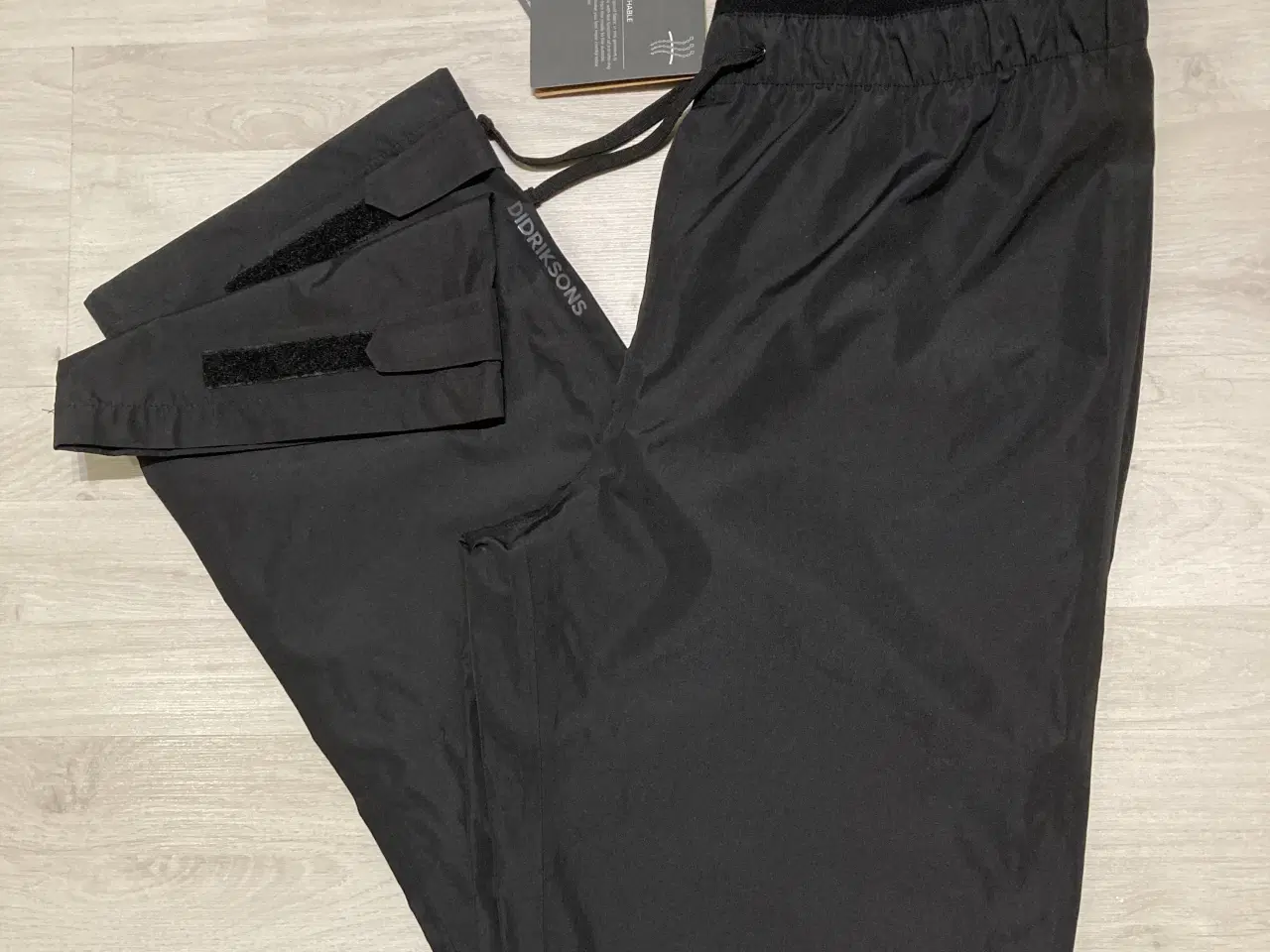 Billede 1 - NYE! Didriksons regnbukser. Str. M 