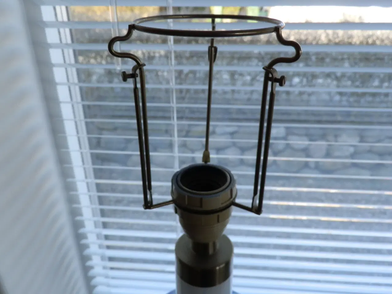 Billede 7 - Stor hvid/blå Royal Copenhagen bordlampe