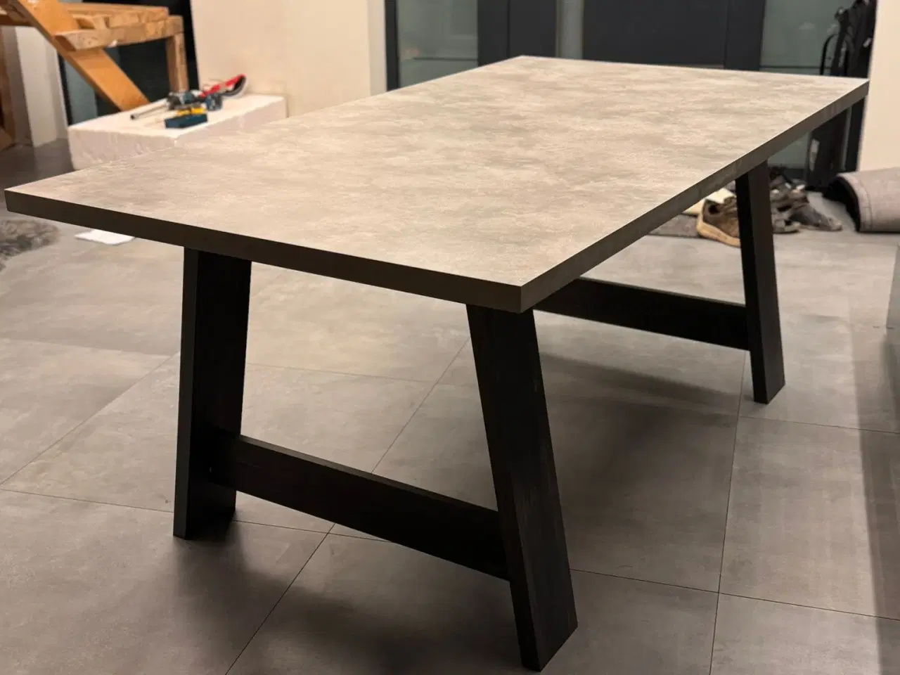 Billede 5 - Rektangulært spisebord laminatplade grå med mørke 