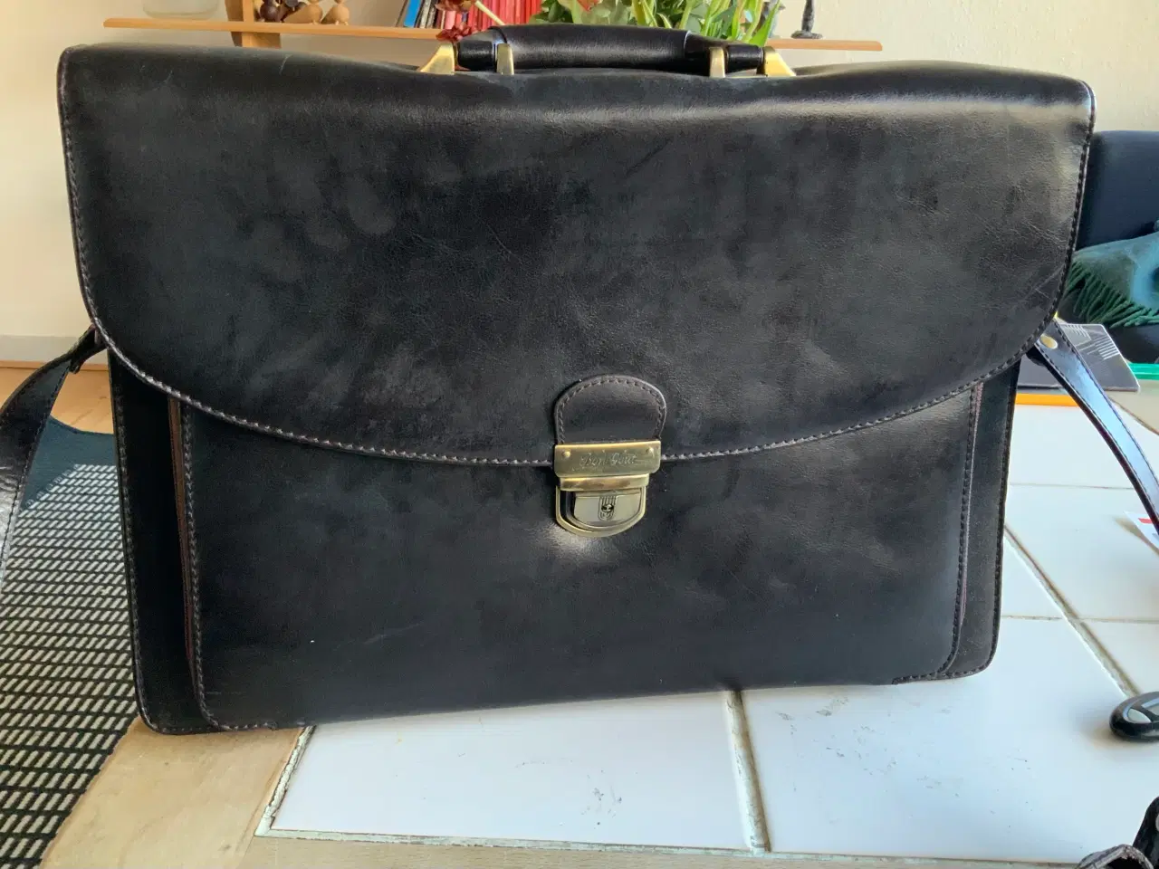 Billede 1 - Nyere Sort læder mappe ca. 30x43 cm.