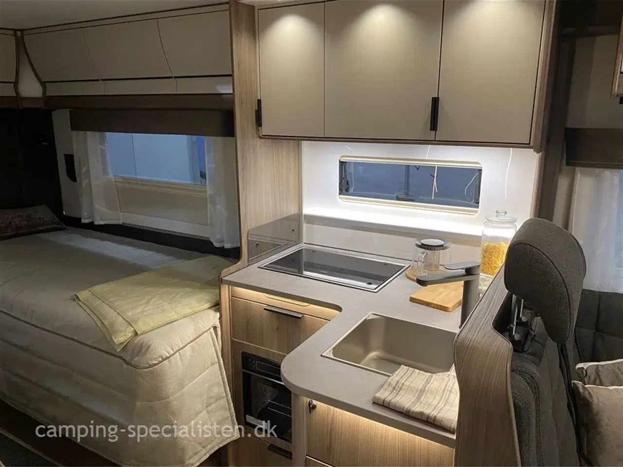 Billede 6 - 2025 - Kabe Travel Master Royal X780 LT   Kabe Travel master Royal X780 LT med ende badeværelse model 2025 kan ses hos Camping-Specialisten.