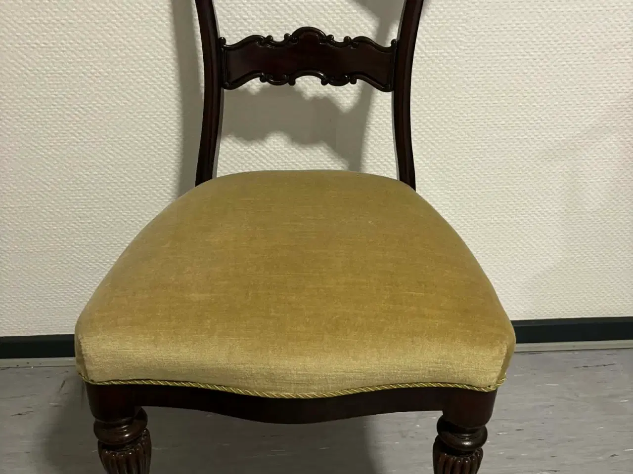 Billede 1 - Antik stol sælges til bedste bud