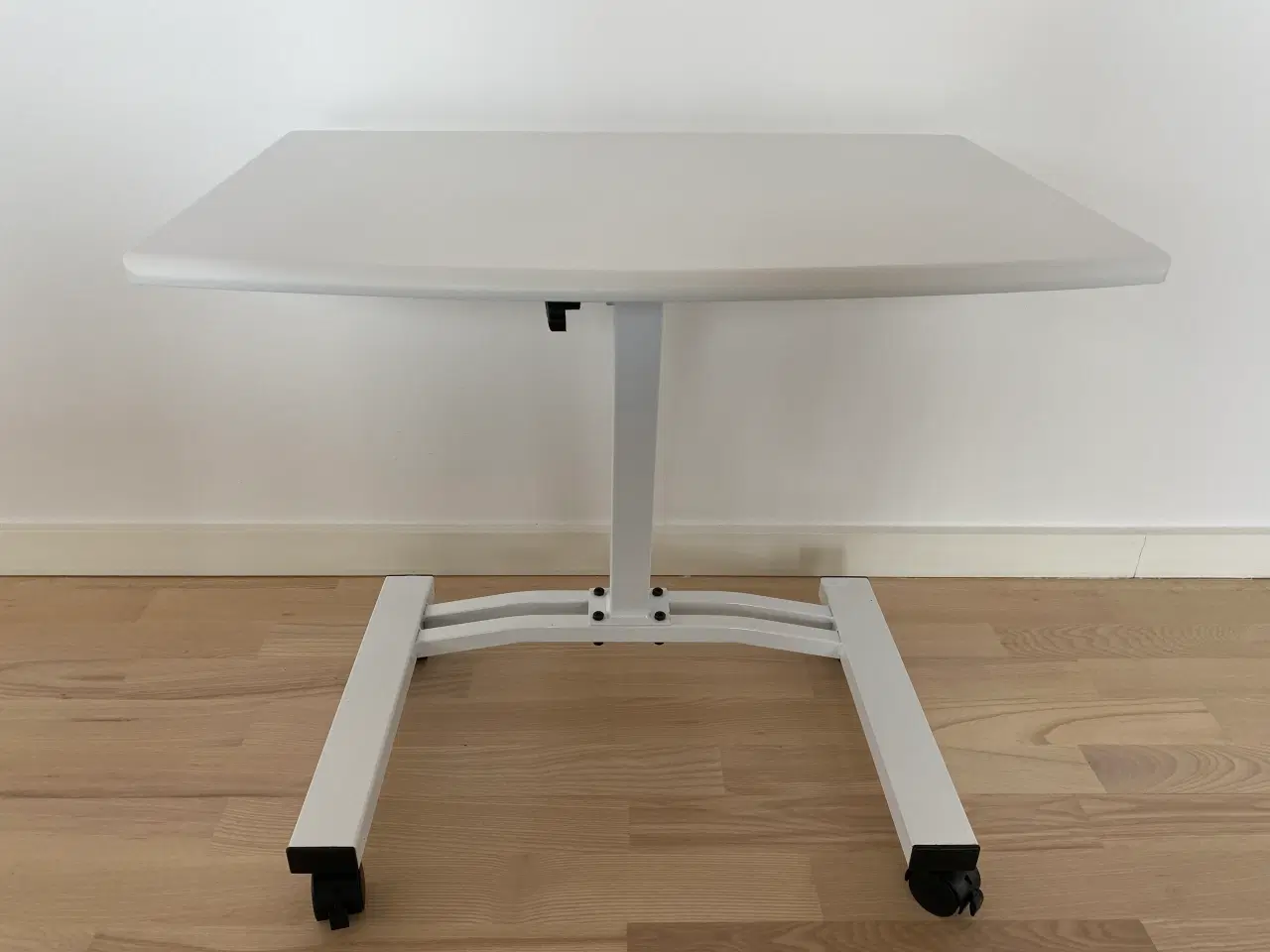 Billede 1 - Højdejusterbart bord