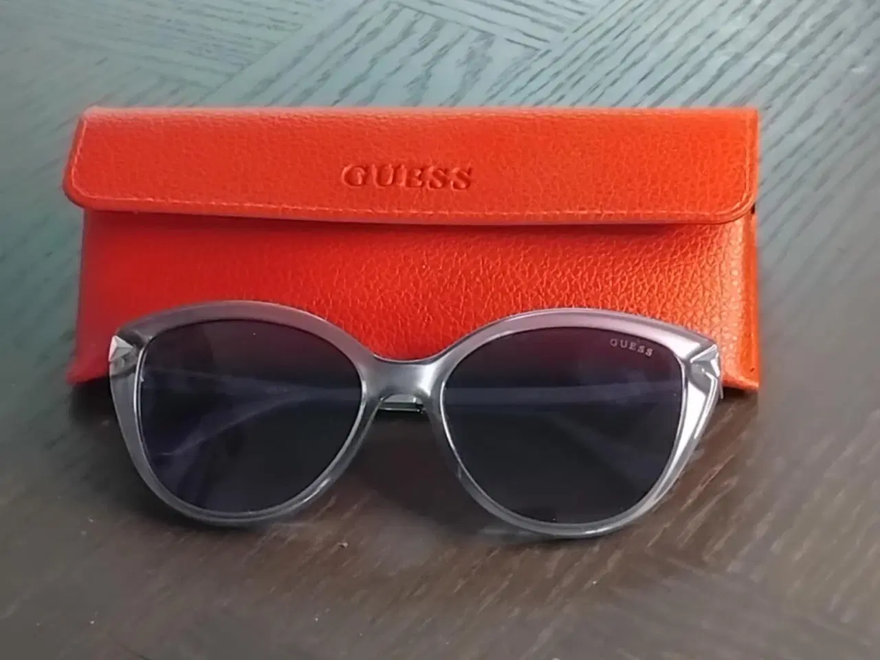 Billede 5 - DESIGN Solbrille fra GUESS