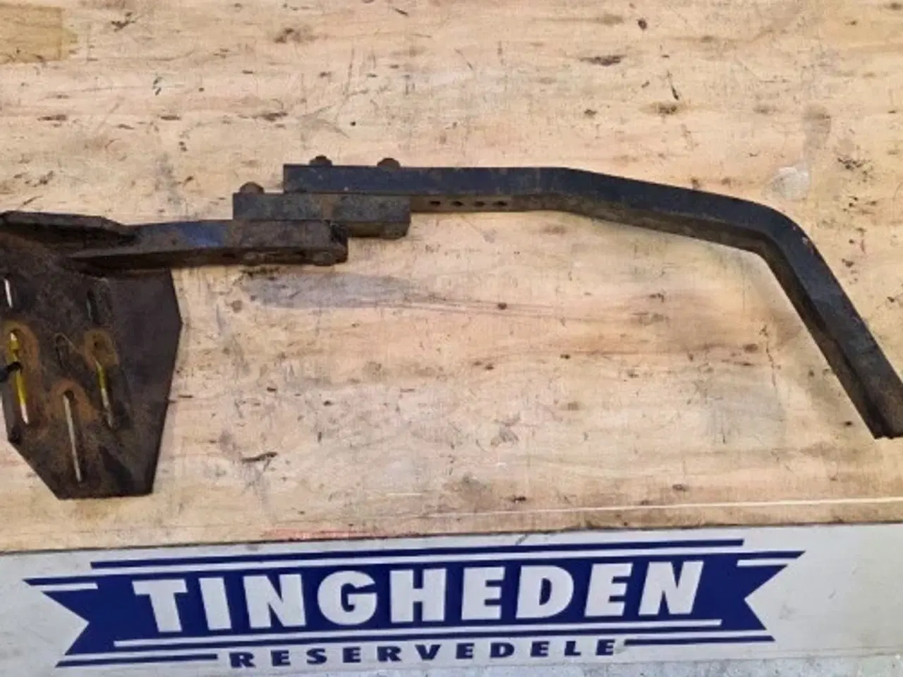Billede 2 - Massey Ferguson 6290 Hjulskærm Beslag L.  3784571M1
