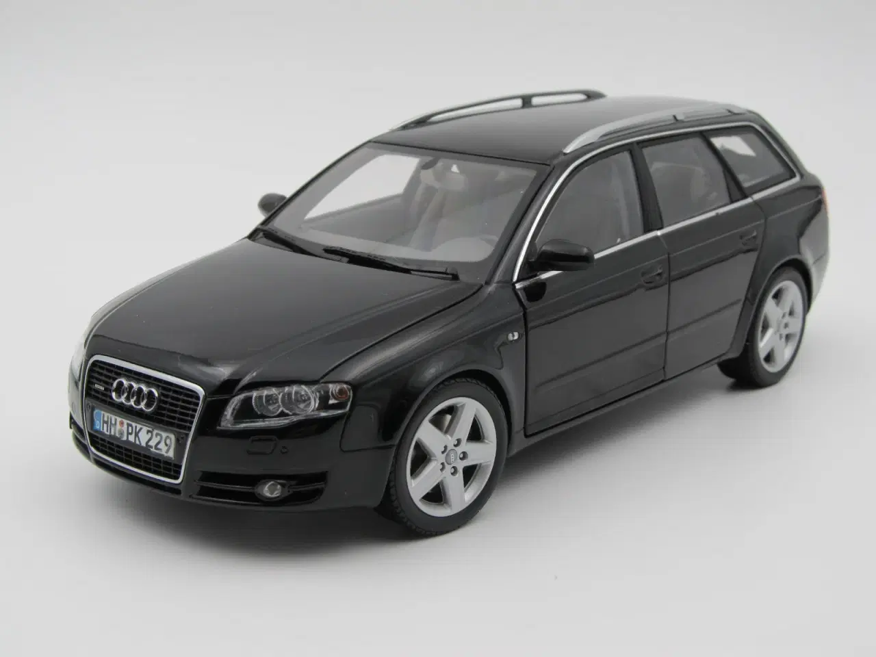 Billede 1 - 2005 Audi A4 Avant 3,2 FSI Quattro Minichamps 1:18