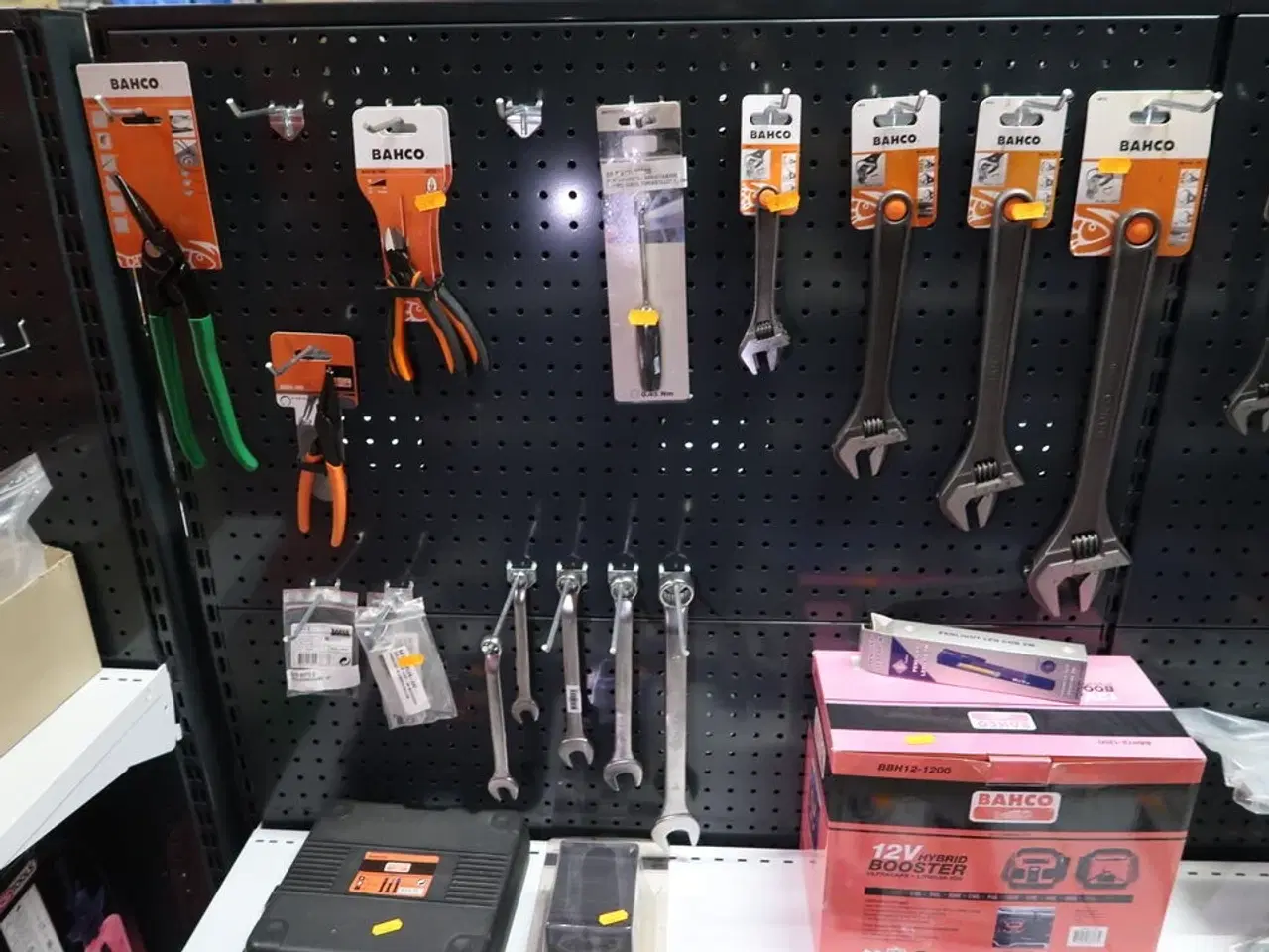 Billede 1 - Div. Værktøj på væg BAHCO