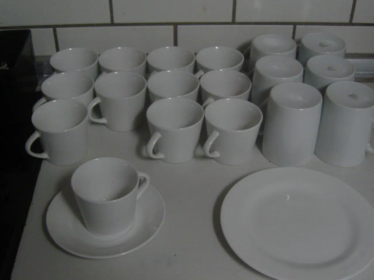 Billede 1 - Hvide kopper/dessert/dybe/flade talerkner