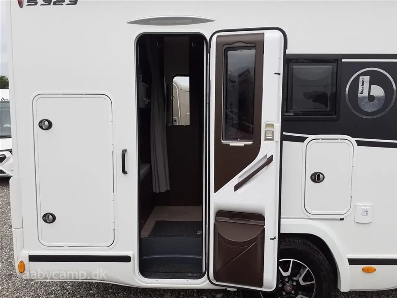 Billede 5 - 2021 - Benimar Sport 323 NK   Den Perfekte Familie camper. NK pakke. automatgear. solceller. Bemærk kun 20,000 Km !!!!