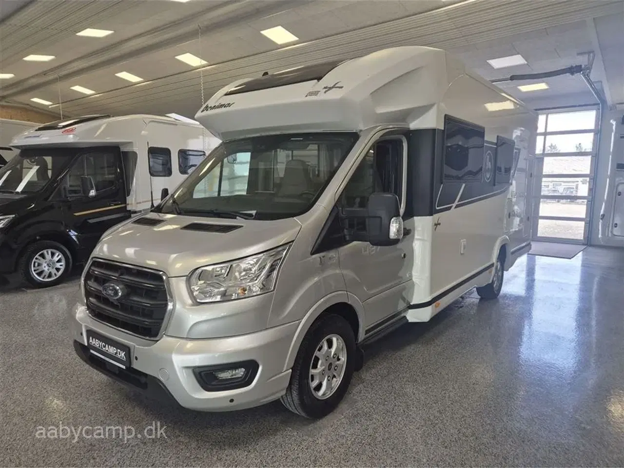 Billede 4 - 2020 - Benimar Tessoro 487   Nk pakke. Automatgear. Solcelle. 2x batteri. 2000W Inverter. elektriske støtteben.  Thetford ovn. sommer/vinterhjul. fuld service.  Kun 40,000 Km!!!