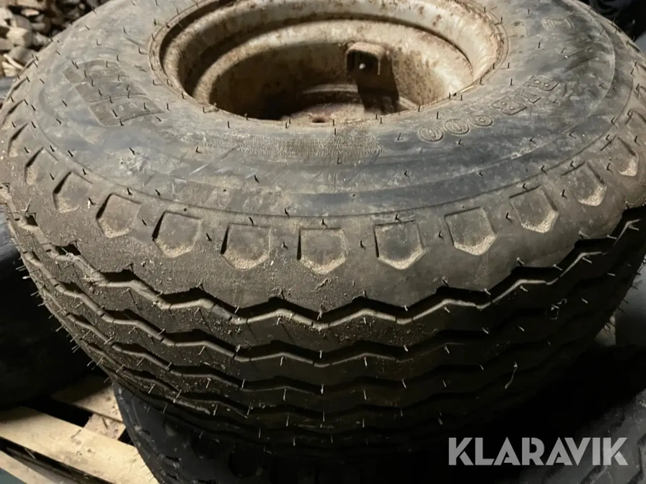 Billede 2 - Dæk med følg BKT 400/60-15.5 3 styk