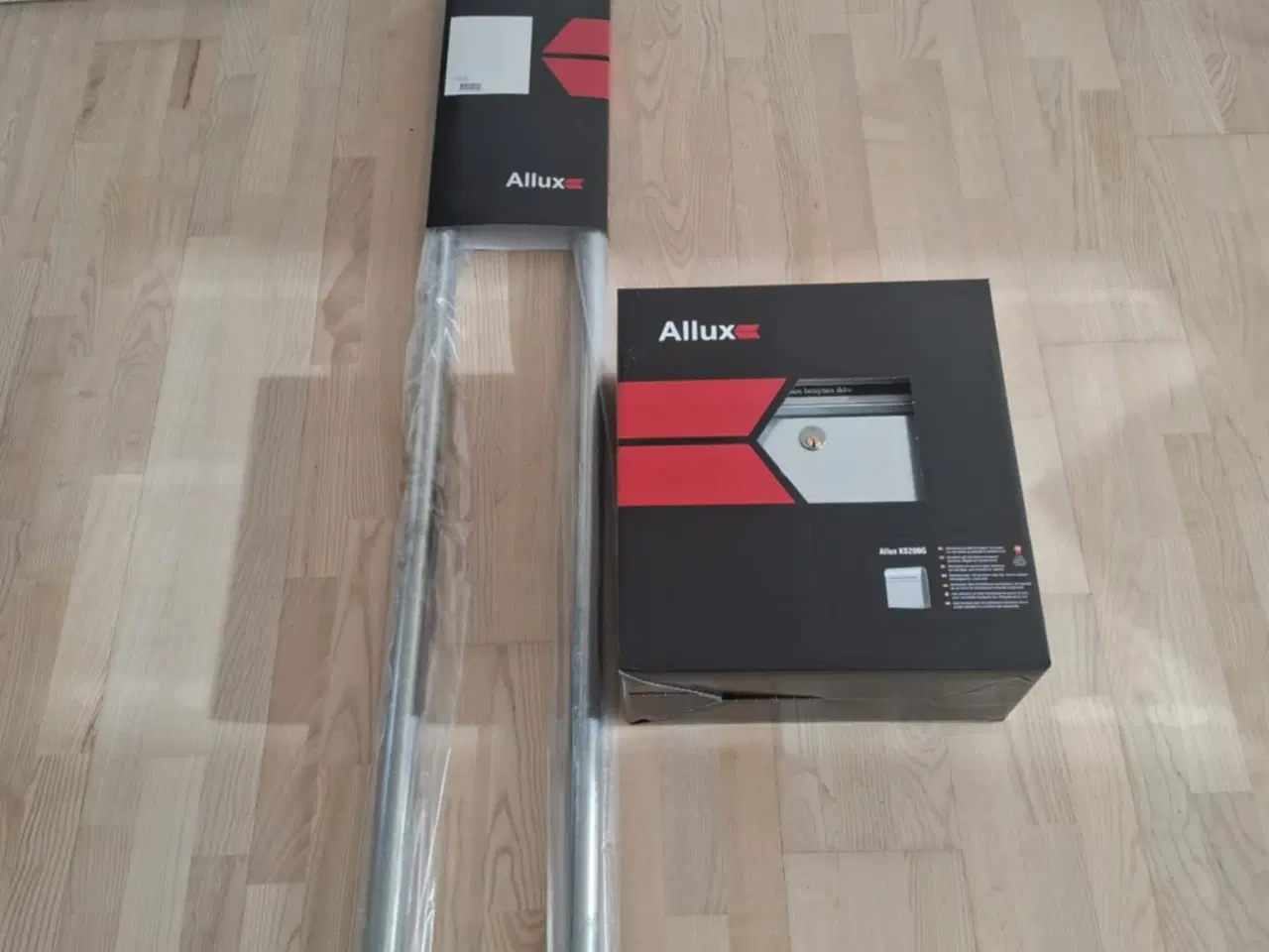 Billede 1 - Postkasse med stander f mærket Allux
