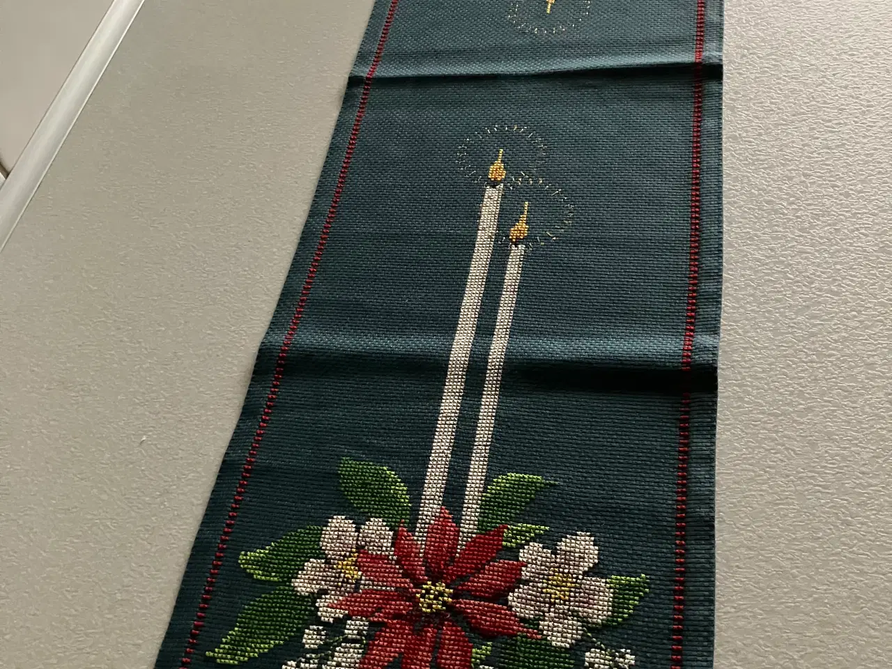 Billede 1 - Juleløber 70 år gammel i fin stand  røgfrit hjem