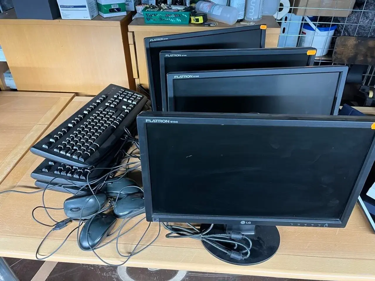 Billede 1 - 4 stk. 19" PC skærme LG  W1946S inkl. NComputing enhed