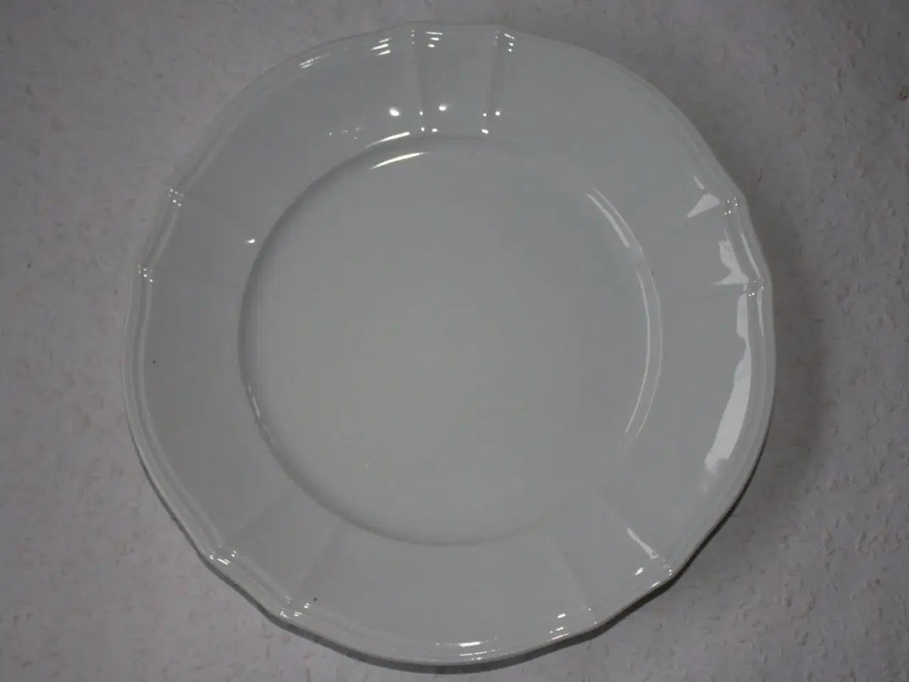 Billede 3 - Hvide tallerkener