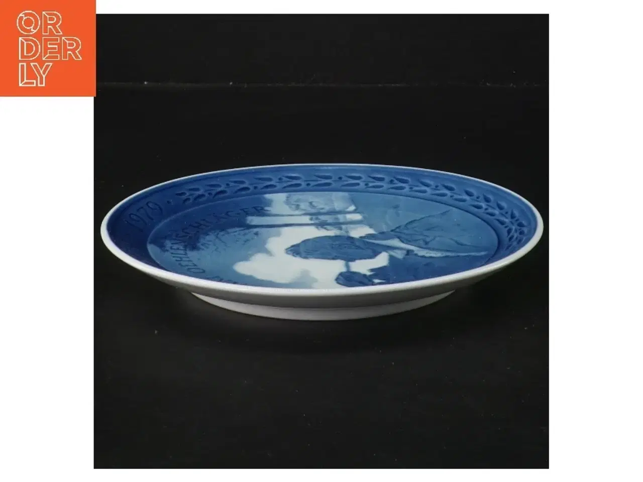 Billede 2 - Dekorativ platte 1979 fra Royal Copenhagen (str. Ø 18,5 cm)